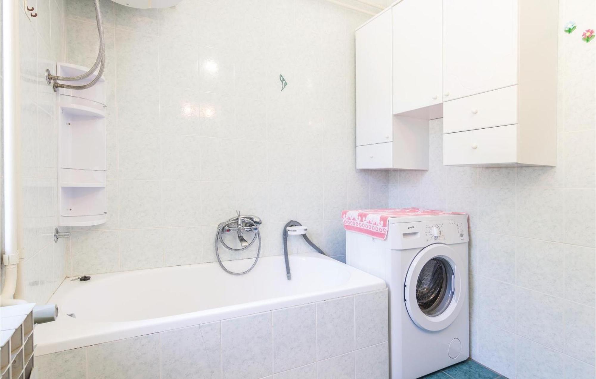 Cozy Apartment In Pican With Kitchen Екстер'єр фото